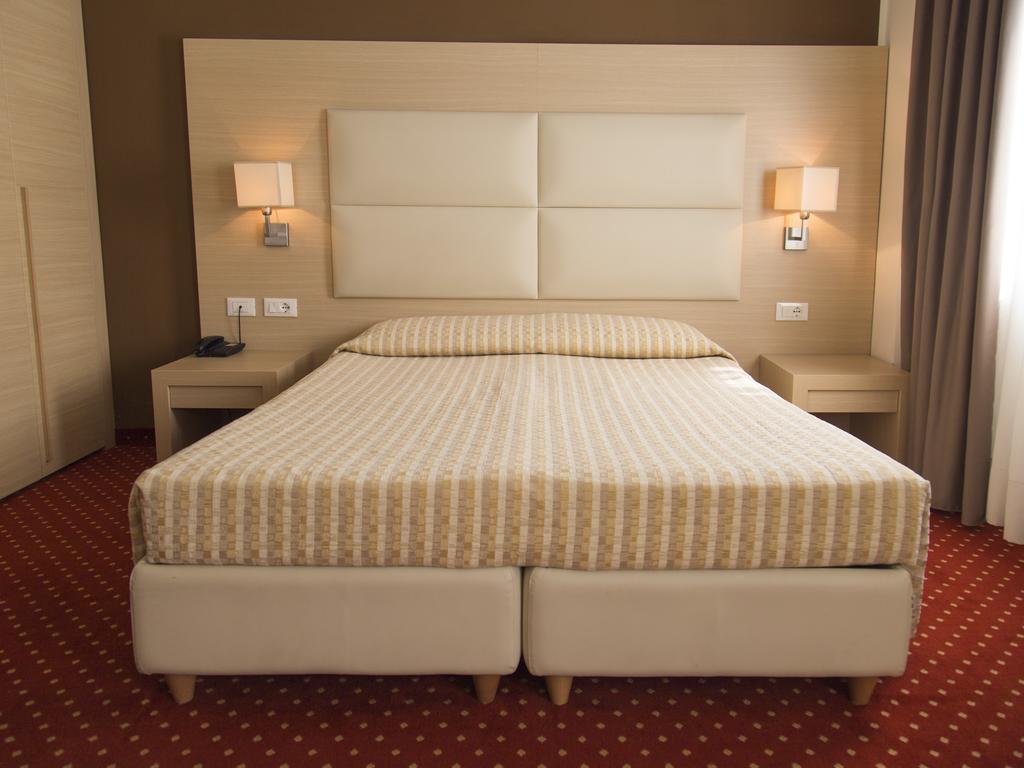 Hotel Regina Bolzano Kültér fotó